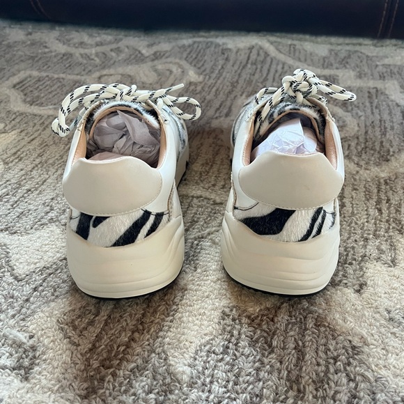 NEW! Oasis Society Zebra Sneakers New Size 8 - Picture 3 of 6